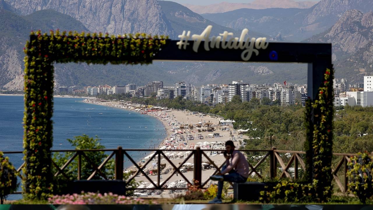 Antalya yılın başından bu yana 14 milyon yabancı turist ağırladı