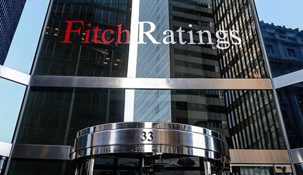 Uluslararası kredi derecelendirme kuruluşu Fitch:  Hürmüz Boğazı 6 ay kapalı kalırsa Brent petrolün varil fiyatı 120 dolara çıkabilir