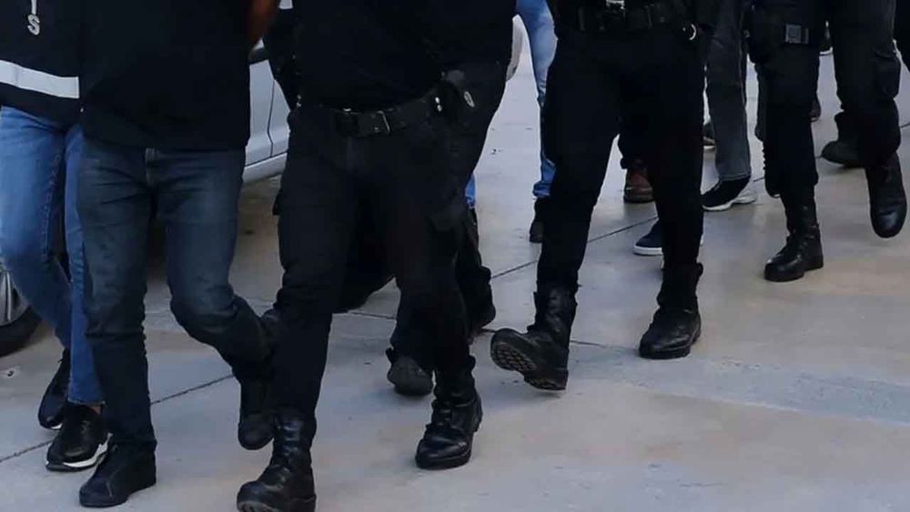 Casperlar çetesine çalıştığı iddia edilen memurlara operasyon