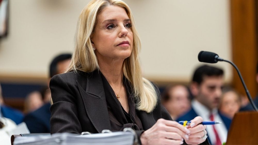 Eski ABD Adalet Bakanı Bondi'den Epstein ifadesi: Trump sorularına cevap vermedi