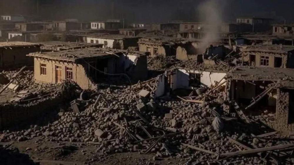 Afganistan'da 6 büyüklüğündeki depremde 300'e yakın kişi öldü