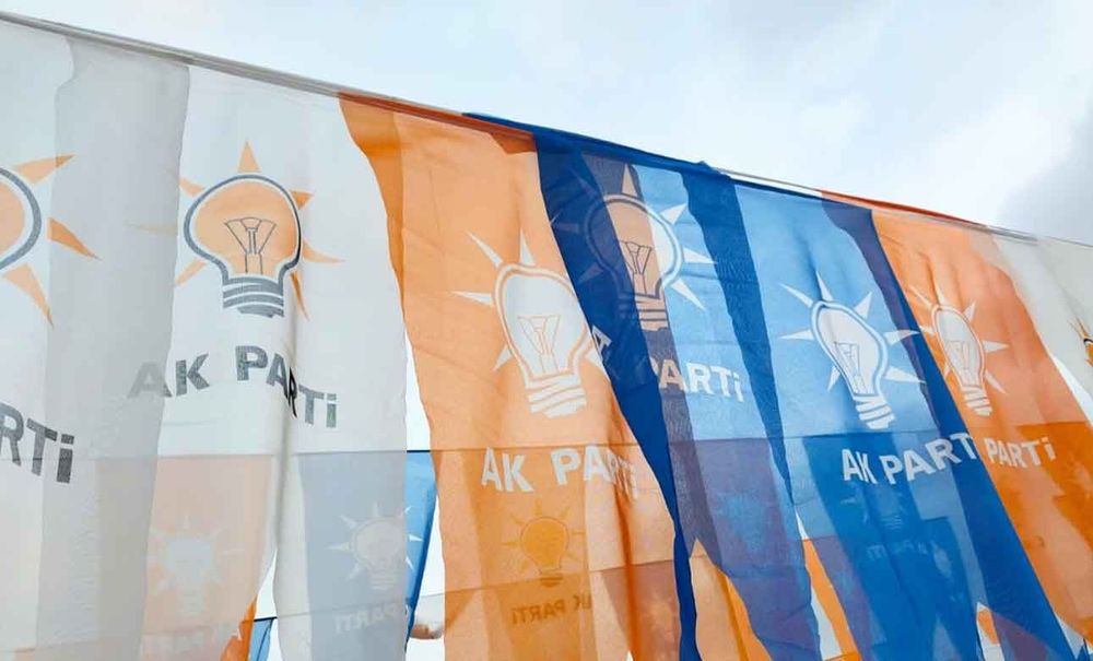 Bugün Ak Parti'ye geçecek 9 isim belli oldu