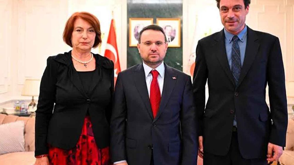 Bakan Gürlek, Uğur Mumcu'nun ailesiyle görüştü