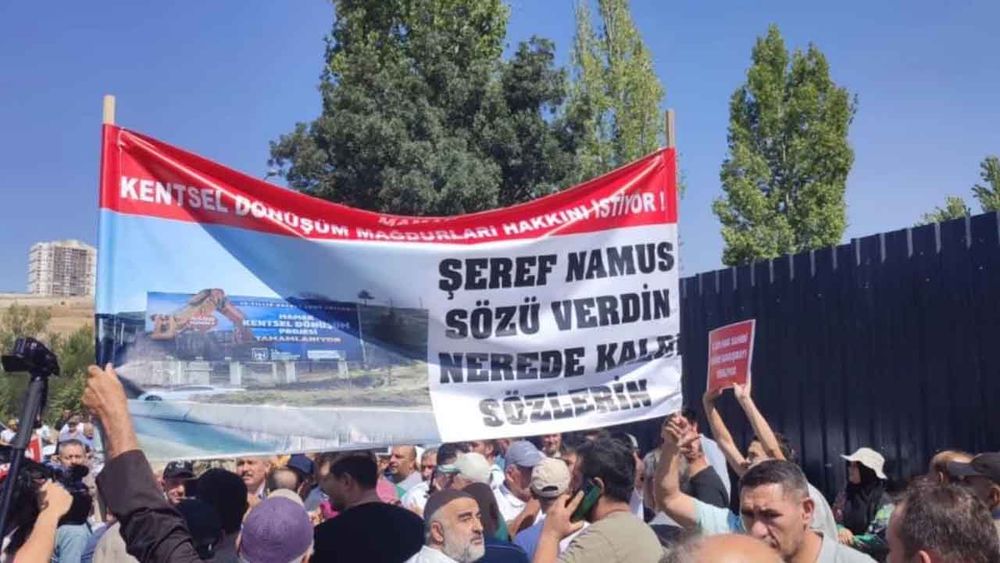 Ankara’da kentsel dönüşüm mağdurları Mansur Yavaş’a tepki gösterdi