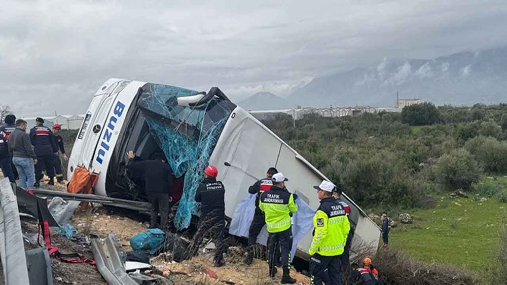 Antalya’da yolcu otobüsü şarampole devrildi: 9 kişi hayatını kaybetti