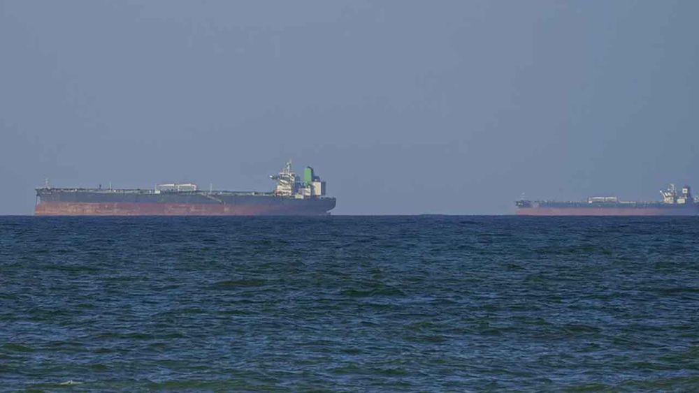 BAE ham petrolü taşıyan Pakistan bayraklı tanker Hürmüz Boğazı’nı geçti