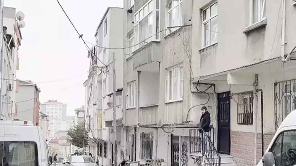 Bağcılar’da bir dairede 3 kişi hayatını kaybetti, 1 kişi ağır yaralandı
