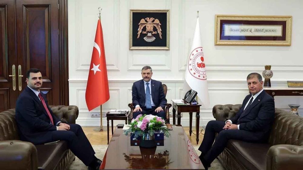 Bakan Çiftçi, İzmir Büyükşehir Belediye Başkanı Cemil Tugay'ı kabul etti