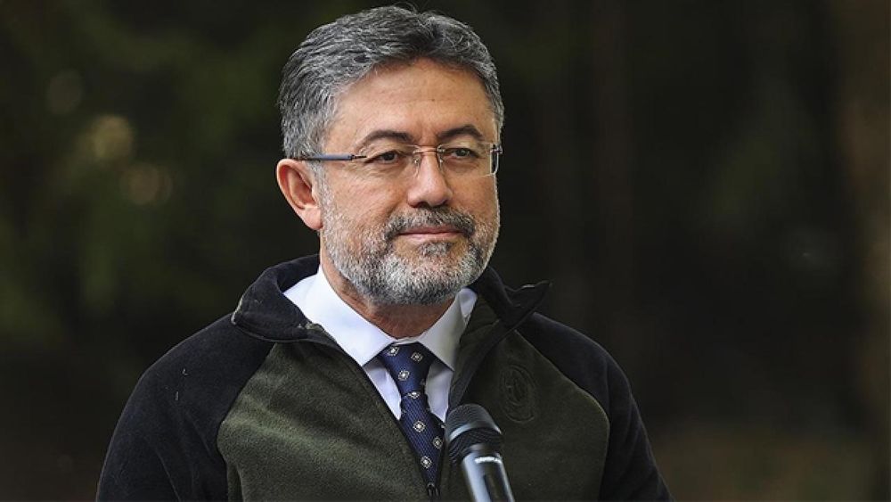 Bakan Yumaklı: Tehlike oluşturacak aktif bir orman yangını bulunmuyor