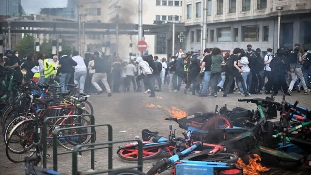 Belçika'da eğitim protestolarında sokaklar savaş alanına döndü