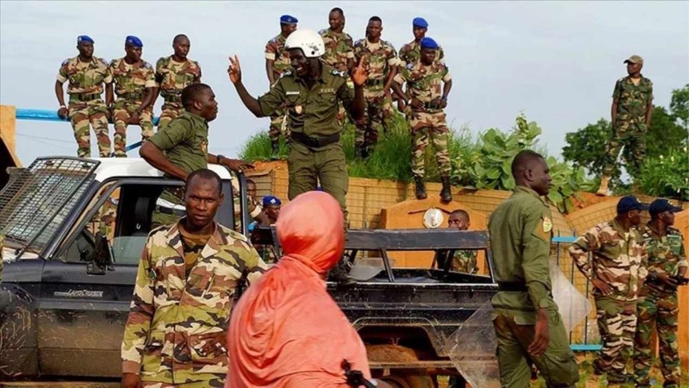 Benin'de darbe: Asker yönetime el koydu