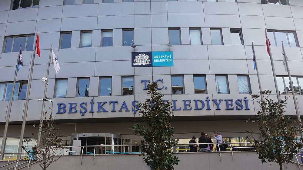 Beşiktaş’ta böcek skandalı: Eski Başkan Akpolat, belediye yöneticilerini dinletmiş