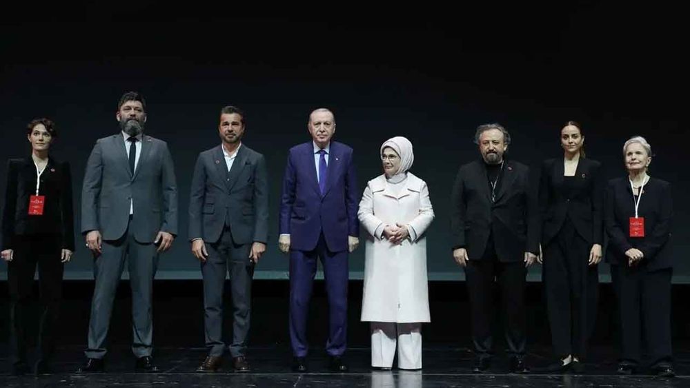 Bir Adam Yaratmak filminin galası Atatürk Kültür Merkezi'nde yapıldı