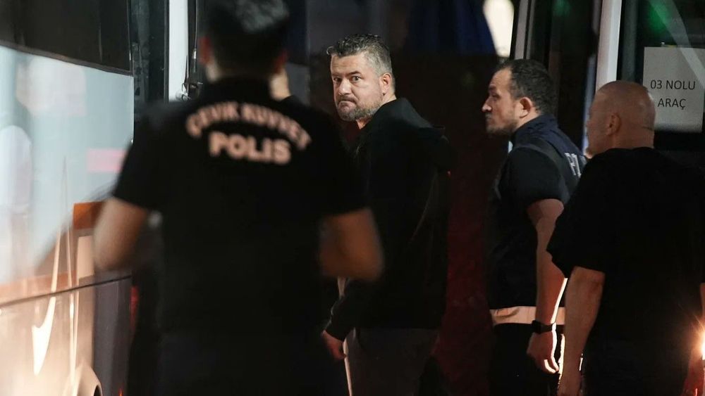 Yolsuzluktan tutuklanan Buca Belediye Başkanı Görkem Duman görevden uzaklaştırıldı