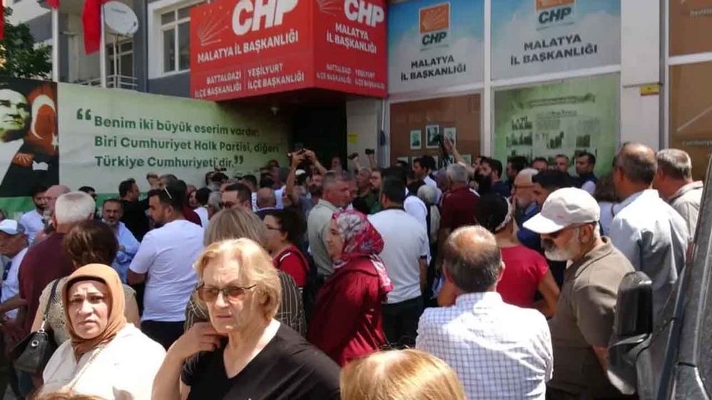 CHP Malatya İl Başkanlığı’na atanan Satılmış, parti binasına çilingirle girdi