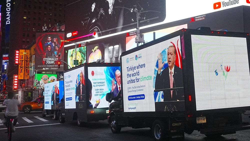 Başkan Erdoğan’ın barış ve adalet mesajları Times Meydanı’nda