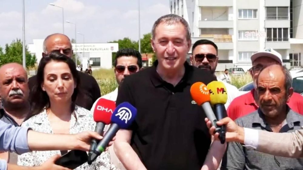 DEM Heyeti Selahattin Demirtaş'ı ziyaret etti