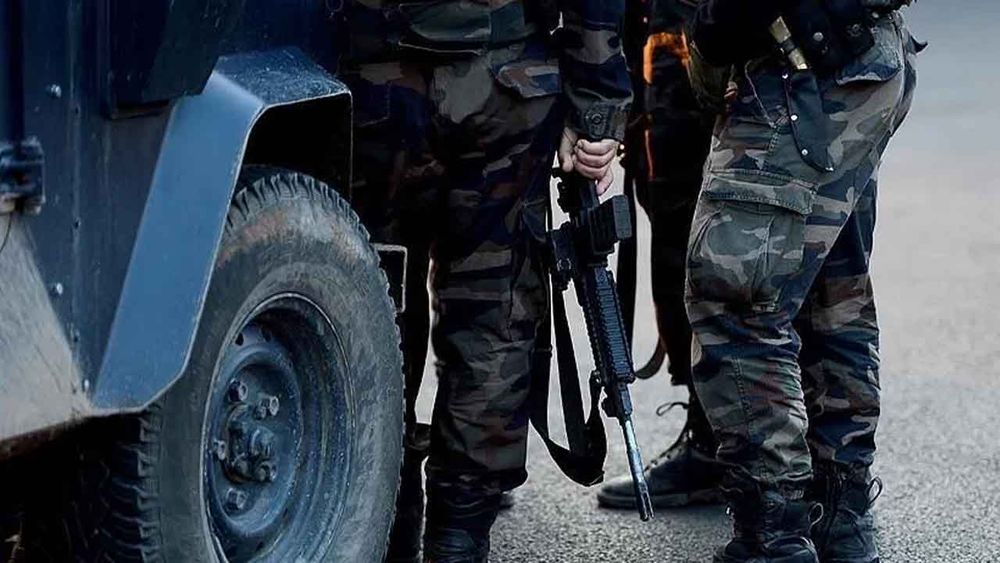 Diyarbakır'da terör örgütü mensuplarının posterlerini asan 4 şüpheli gözaltında