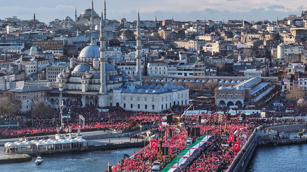 Filistin’e destek için 520 bin kişi Galata Köprüsü’nde buluştu