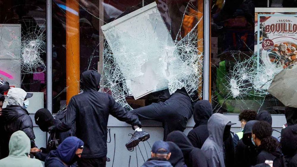 Fransa’da kısmi sokağa çıkma yasağı kararı