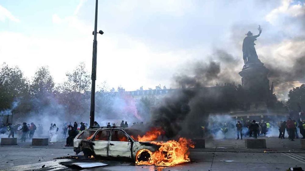 Fransa'nın 140 bölgesinde protestolar: Göstericiler polisle çatıştı, kamu binalarını ateşe verdi