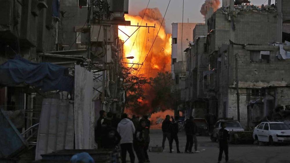 Soykırımcı İsrail'in Gazze'ye düzenlediği hava saldırılarında 28 Filistinli şehit oldu