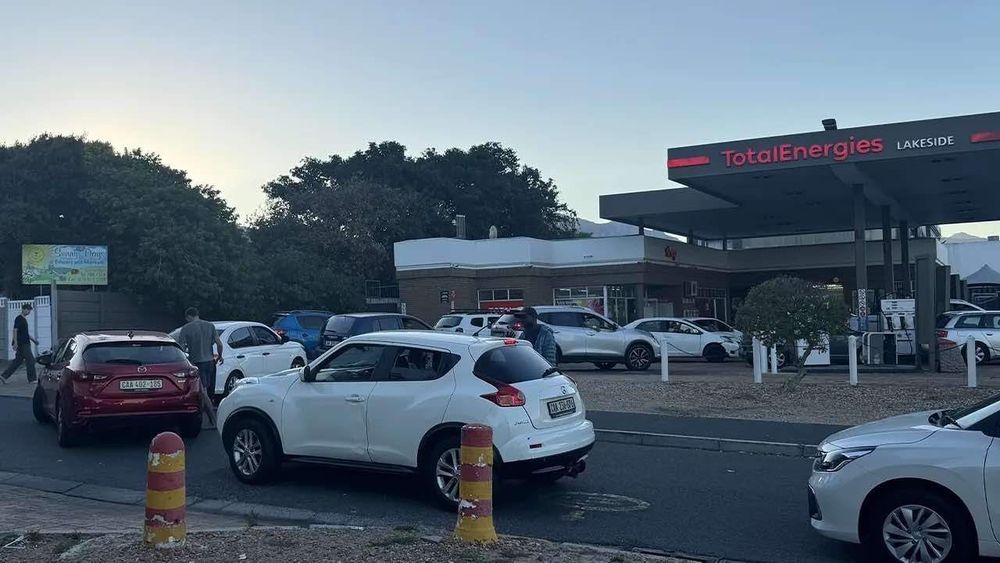 Petrol krizi Güney Afrika'yı vurdu