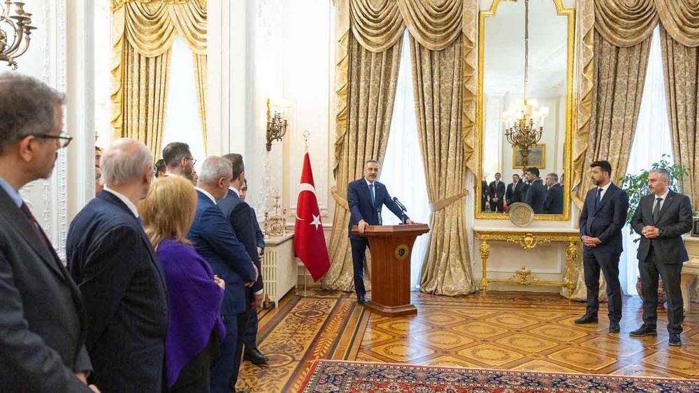 Bakan Hakan Fidan Londra’da Türk iş insanlarıyla buluştu