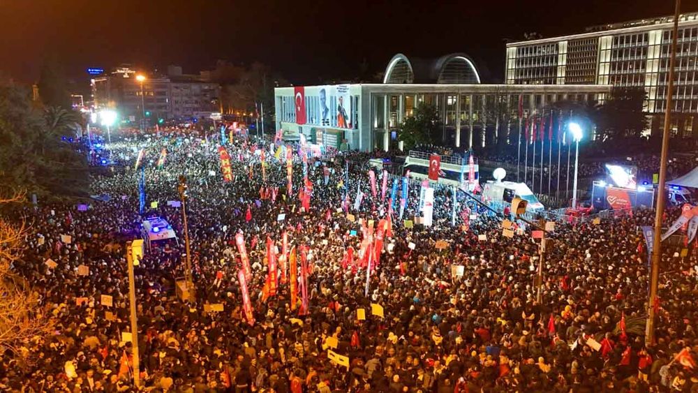 İzinsiz gösterilerde gözaltına alınan 102 kişiye tahliye kararı