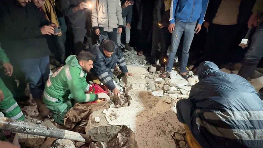 Gazze’de İsrail’in vurduğu binalar çöktü: 4 Filistinli şehit oldu