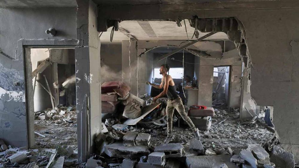İsrail, Gazze'de sivillerin sığındığı okul ve evleri vurdu: 38 şehit
