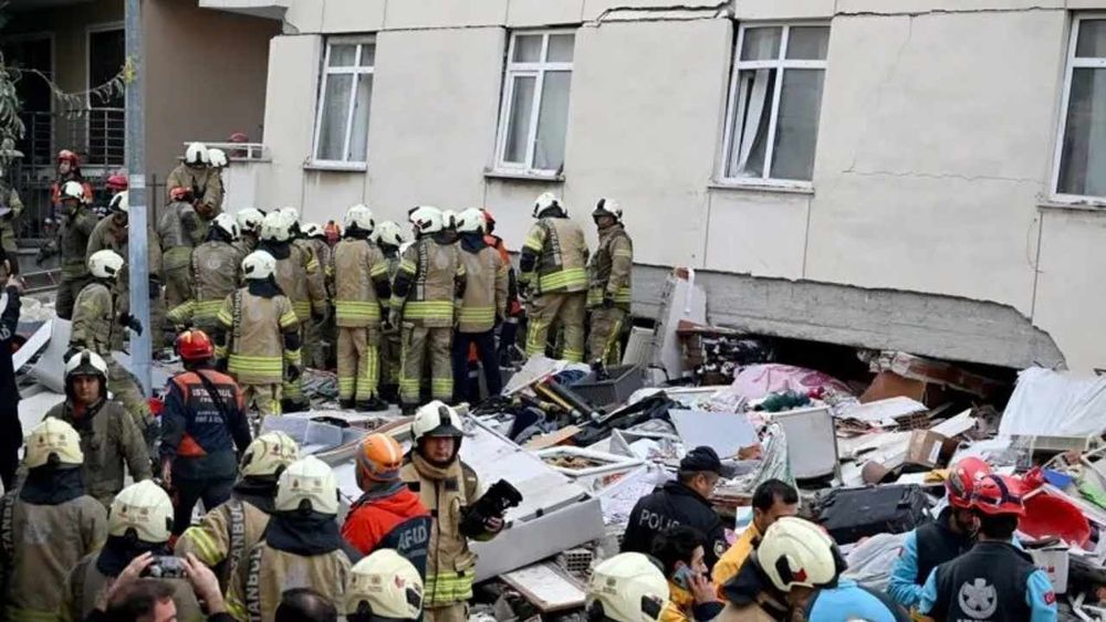 İstanbul Maltepe'de 7 katlı binada çökme: Göçük altında kalanlar var