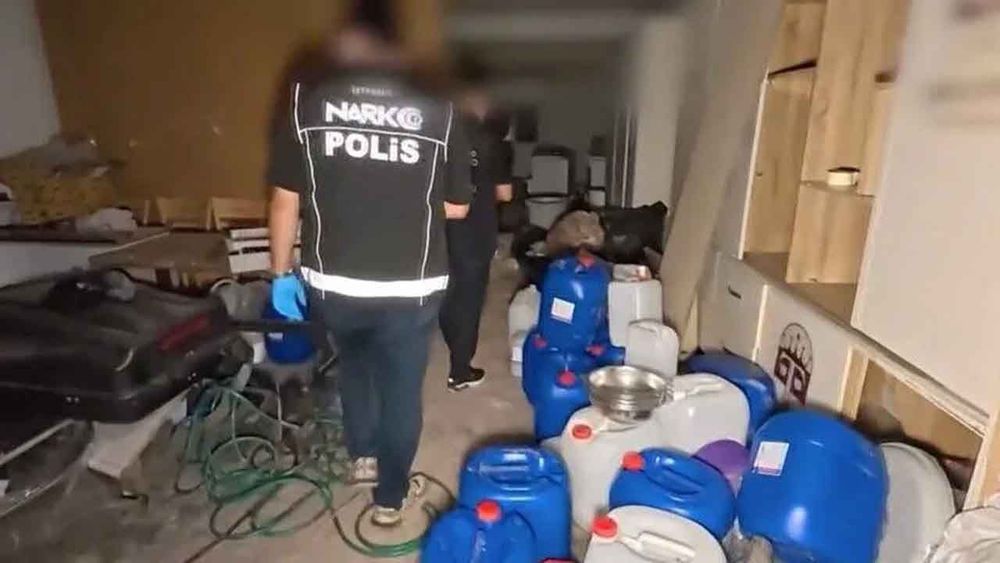 İstanbul'da uyuşturucu operasyonu: 11,5 ton üretime yetecek ham madde ele geçirildi