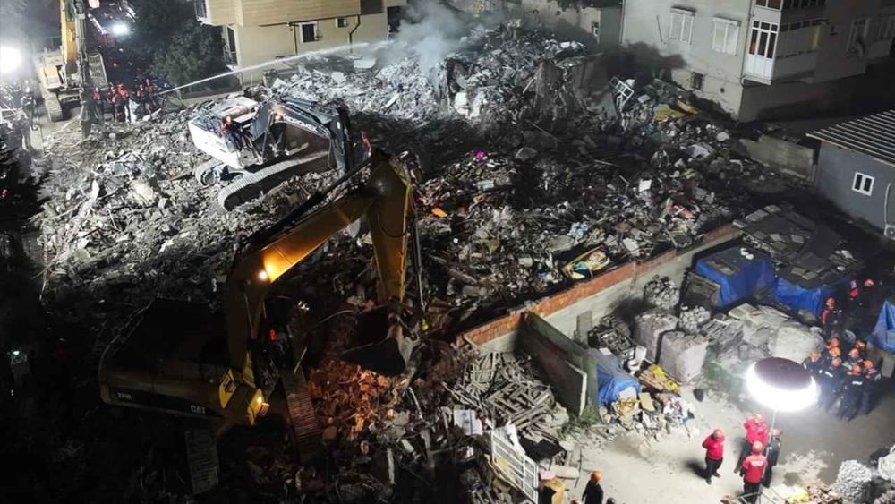 İstanbul'da çöken binada kurtarma çalışması tamamlandı