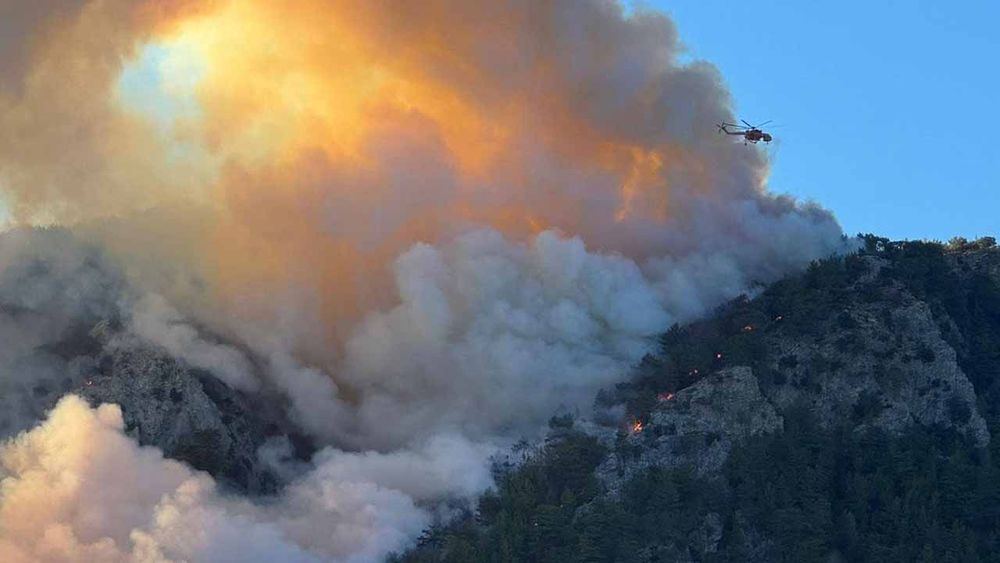 Muğla ve Antalya’da orman yangınlarıyla mücadele sürüyor