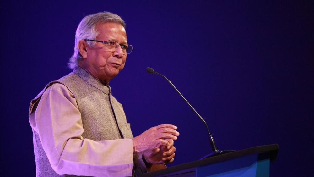 Bangladeş'in yeni lideri Muhammed Yunus ülkesine döndü