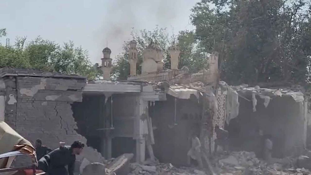 Pakistan'da cami yakınında patlama: 15 kişi hayatını kaybetti