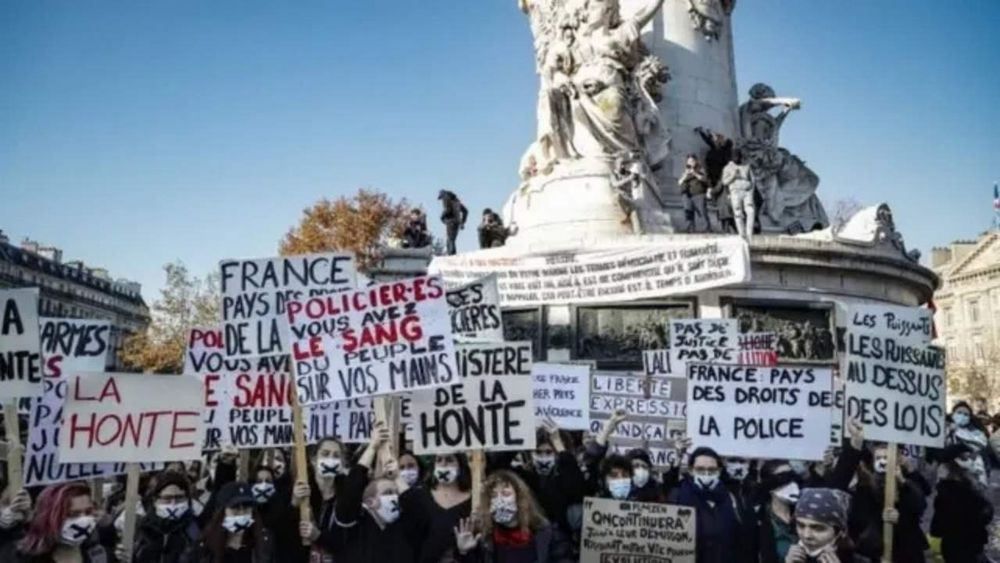 Fransa'da kolluk güçlerine dokunulmazlık getirecek yasa protesto edildi