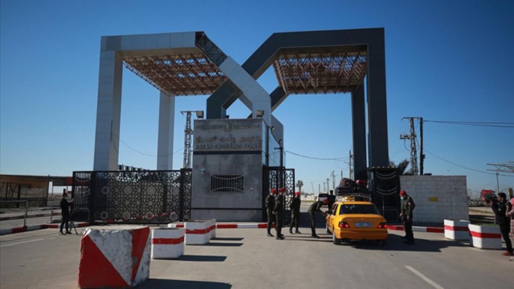 İşgalci İsrail, Gazze’de Refah Sınır Kapısı’nı hastalara kapattı