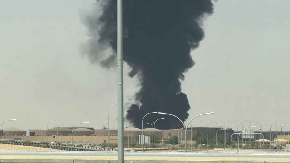 Riyad’da patlama sesleri duyuldu: Balistik füze havada imha edildi