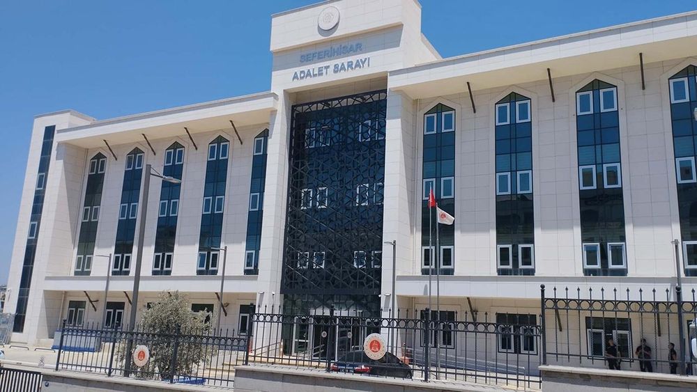 Rüşvetten tutuklanan Seferihisar Belediye Başkanı İsmail Yetişkin görevden uzaklaştırıldı