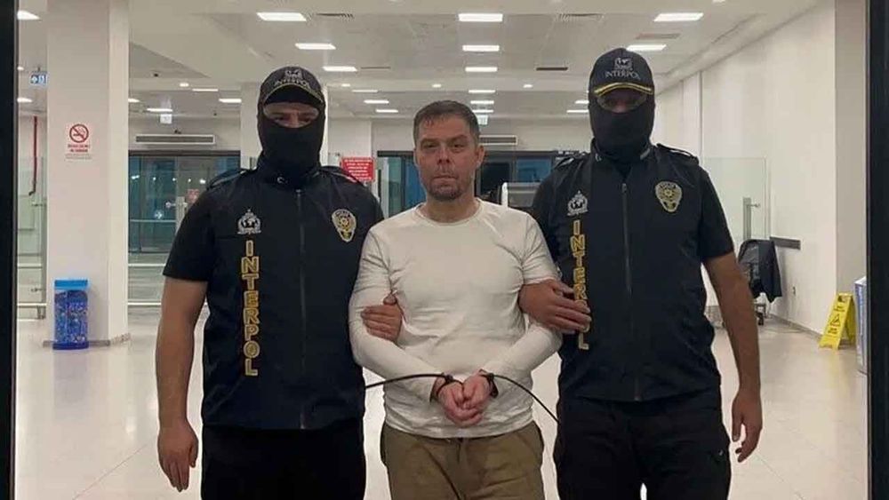 Organize suç örgütü elebaşı Serkan Kurtuluş Türkiye'ye iade edilerek İstanbul'a getirildi
