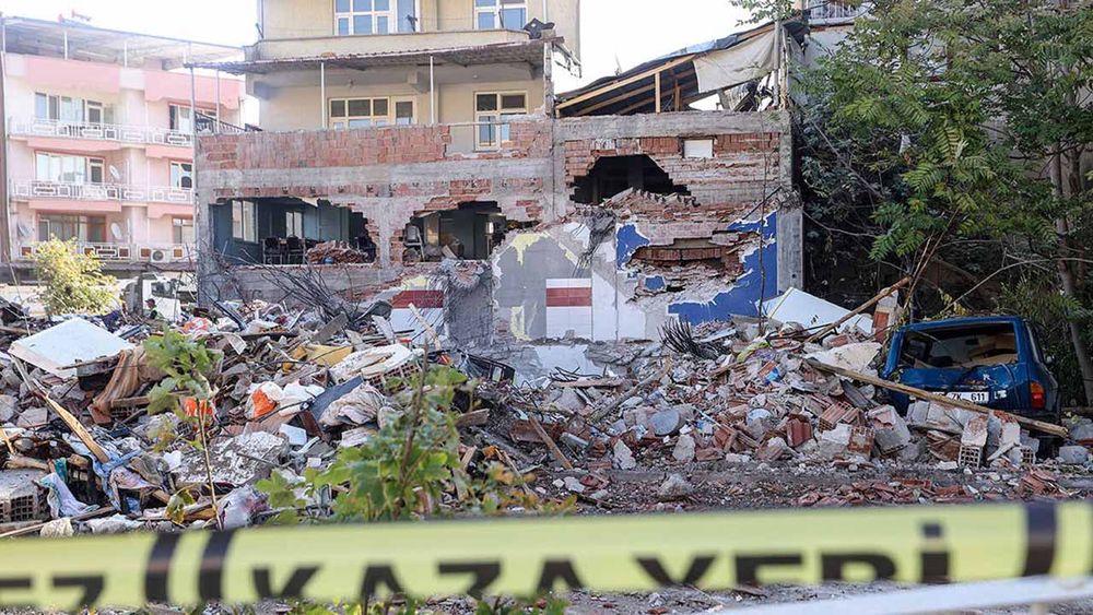 Balıkesir'deki depremin raporu: 729 binadaki 1036 bağımsız bölüm ağır hasarlı veya yıkık 
