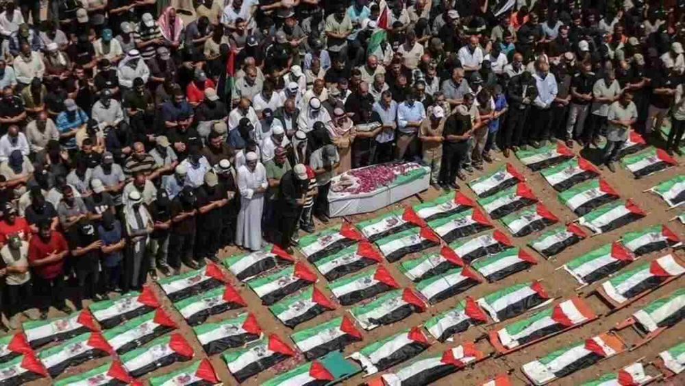 Terör devleti İsrail'in Gazze'de katlettiği 75 Filistinli enkaz altından çıkarılıp defnedildi