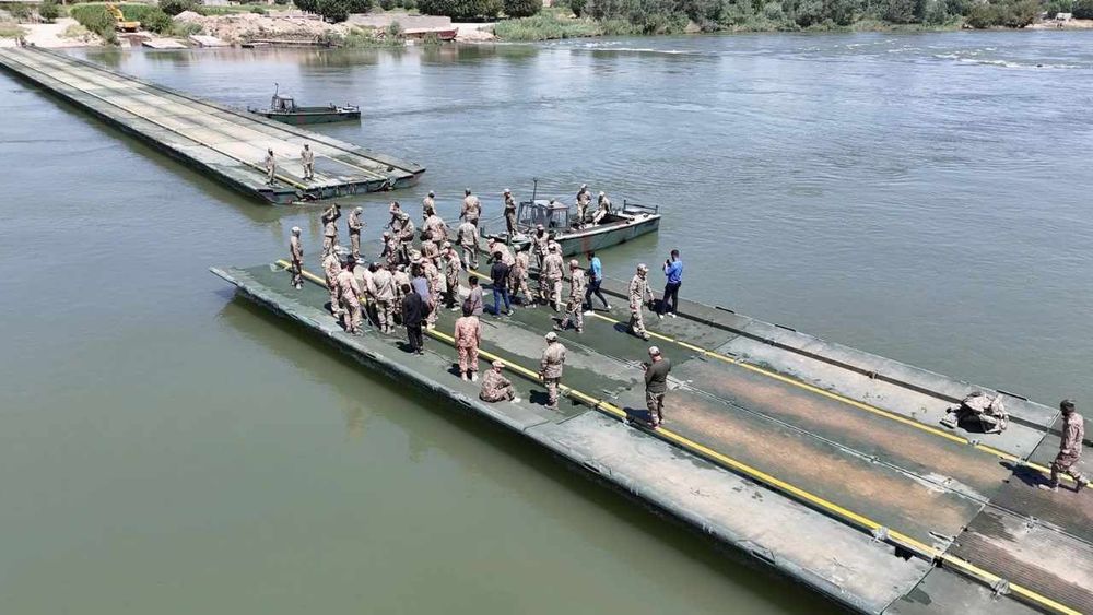 TSK ile Suriye ordusu işbirliğiyle Fırat Nehri üzerine yüzer köprü kuruldu