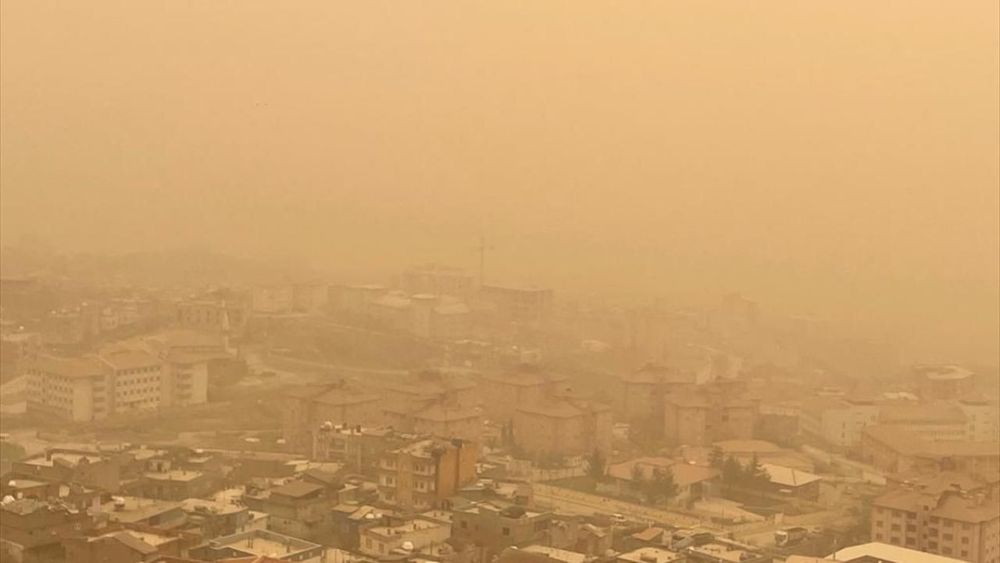 Meteoroloji: Türkiye genelinde lodosla birlikte gökyüzünü çöl tozu kaplayacak