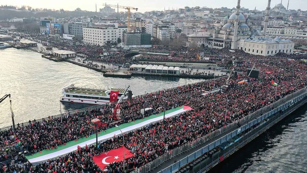 Murat Özer: İsrail'e nefes aldıracak tüm tartışmalardan uzak durulmalı