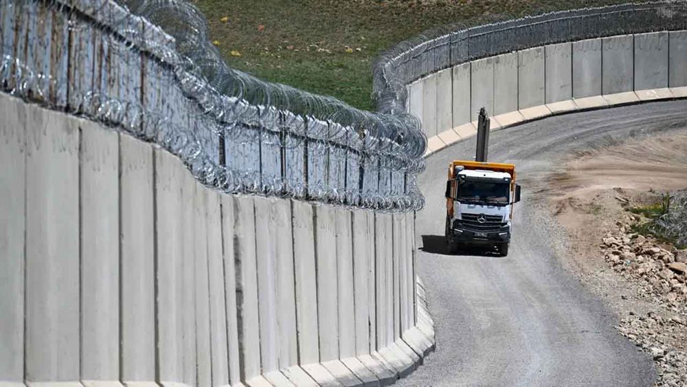 Van-İran sınırındaki çelik duvar güçlendiriliyor