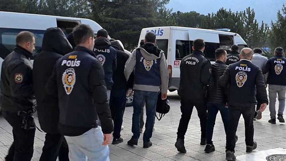 Ünlülere yönelik yeni operasyon: Kenan Doğulu, Beren Saat, Enis Arıkan gözaltına alındı