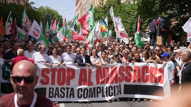 Roma Gazze'deki soykırıma karşı ayaklandı!